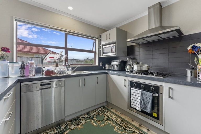 Photo of property in 52 Geneva Terrace, Kelvin Grove, Palmerston North, 4414