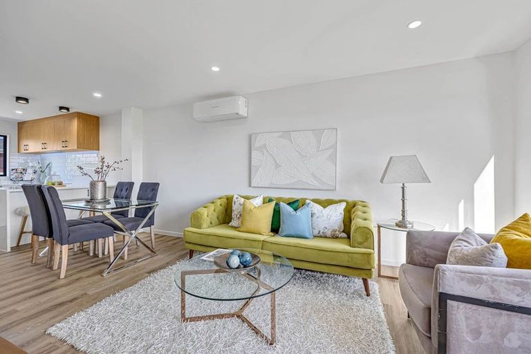 Photo of property in 27 Carole Crescent, Pakuranga, Auckland, 2010