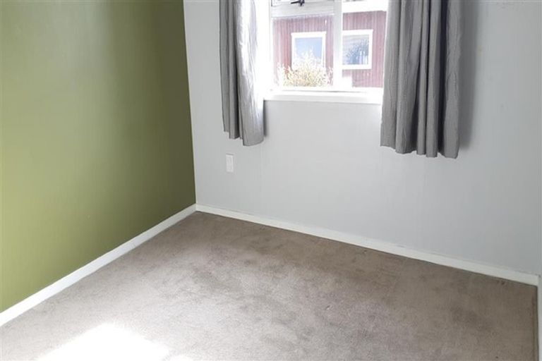 Photo of property in 12a Manuka Road, Glenfield, Auckland, 0629