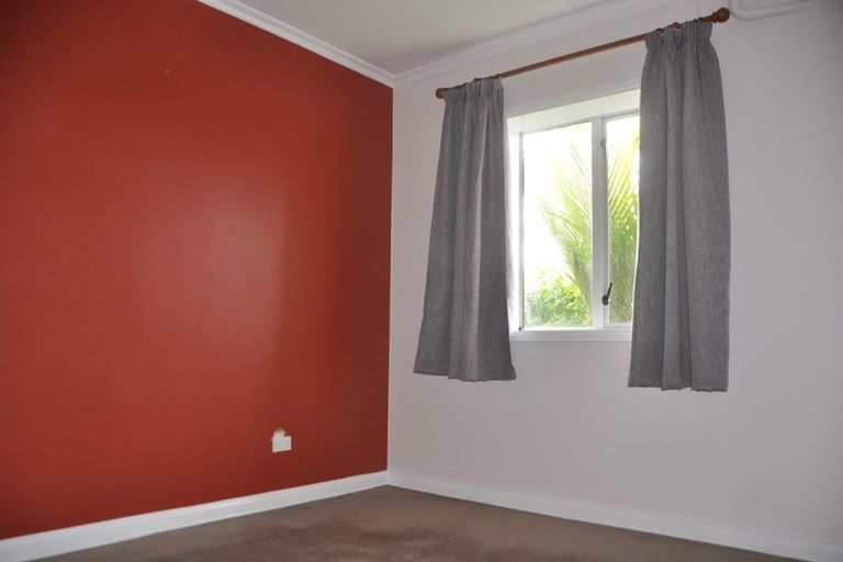 Photo of property in 129 Kia Ora Road, Beach Haven, Auckland, 0626