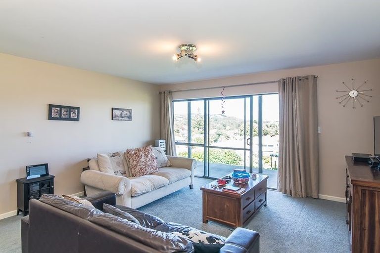 Photo of property in 54 Kakariki Grove, Waikanae, 5036