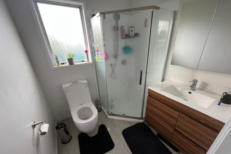 Photo of property in 16 Temuri Place, Glendene, Auckland, 0602