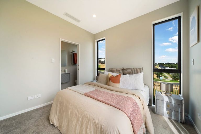 Photo of property in 8 Whakairo Crescent, Gulf Harbour, Whangaparaoa, 0930