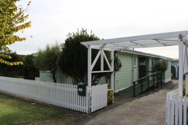 Photo of property in 3 Martin Street, Waikanae, 5036
