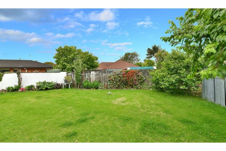 Photo of property in 27 Maygrove Drive, Orewa, 0931