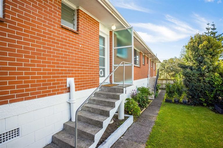 Photo of property in 2/61 Royal View Road, Te Atatu South, Auckland, 0610