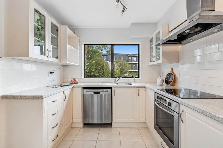 Photo of property in 1/1 Tern Place, Unsworth Heights, Auckland, 0632