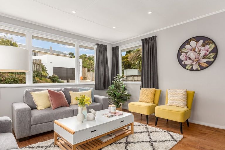 Photo of property in 18 Owhiti Street, Titahi Bay, Porirua, 5022