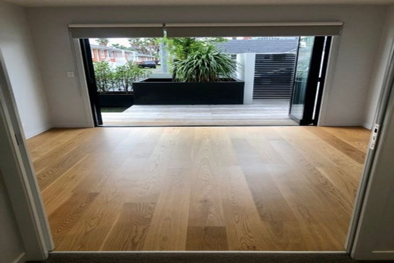 Photo of property in Frank Sargeson Apts, 2/74g Anzac Street, Takapuna, Auckland, 0622