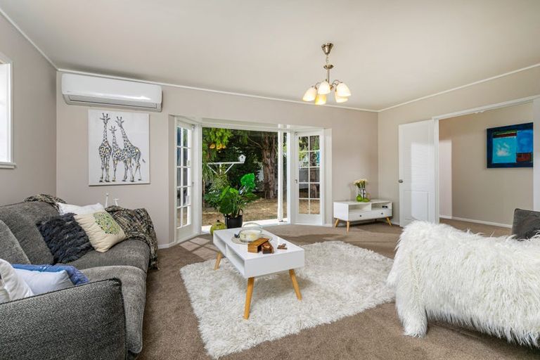 Photo of property in 1 Miltonia Avenue, Te Atatu South, Auckland, 0610