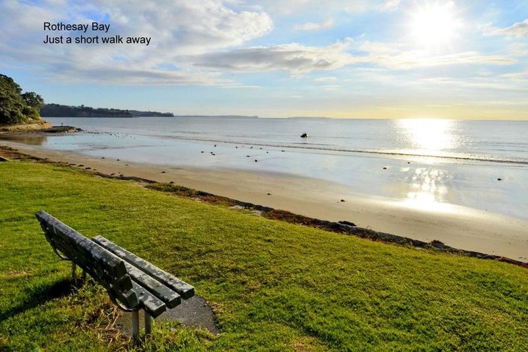 Photo of property in 2/619 Beach Road, Rothesay Bay, Auckland, 0630