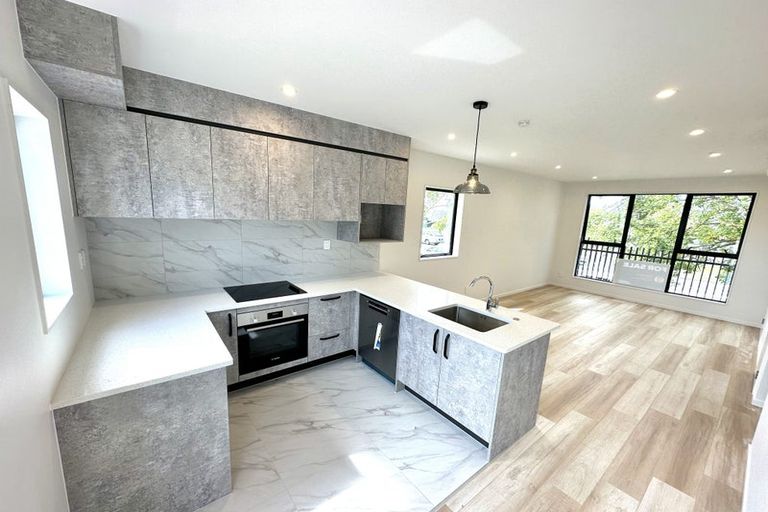 Photo of property in 4/148 Lincoln Road, Henderson, Auckland, 0610