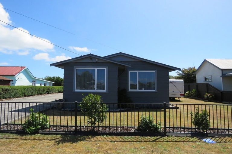 Photo of property in 8 Romilly Street, Westport, 7825