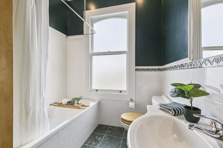 Photo of property in 49 Devon Street, Aro Valley, Wellington, 6021