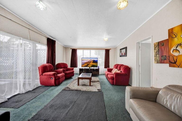 Photo of property in 1 County Drive, Hawera, 4610