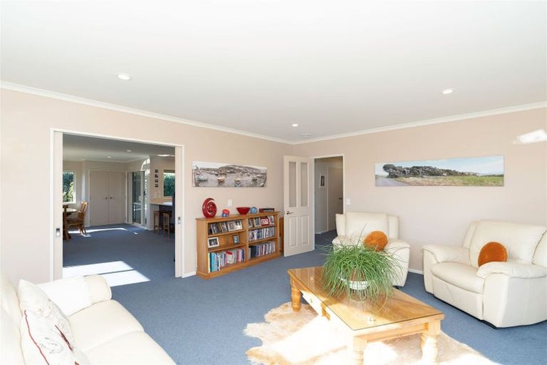 Photo of property in 98 Regent Drive, Paraparaumu Beach, Paraparaumu, 5032