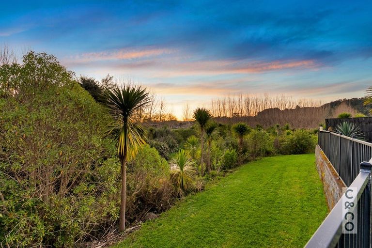 Photo of property in 21 Vogwill Road, Kumeu, 0810