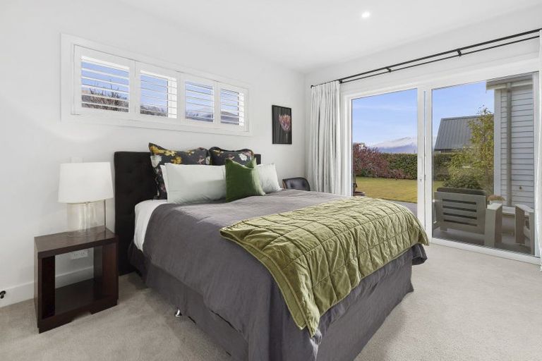 Photo of property in 33 Little Alpha Loop, Wanaka, 9305