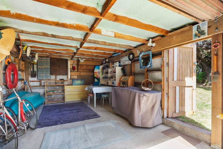 Photo of property in 90 Maunsell Road, Port Waikato, Tuakau, 2695