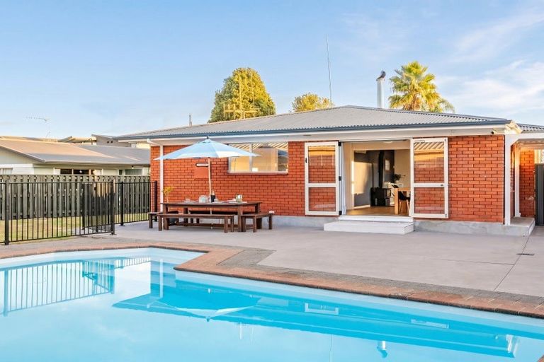 Photo of property in 17 Seamer Place, St Andrews, Hamilton, 3200