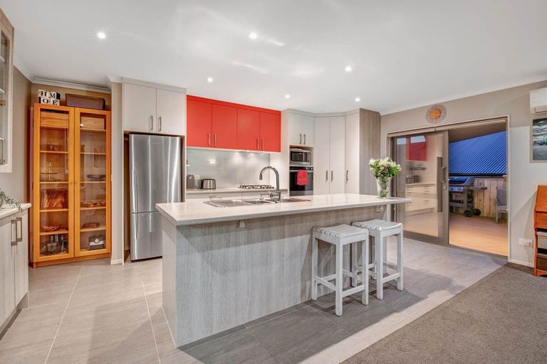 Photo of property in 14 Kingfisher Road, Silverdale, 0932