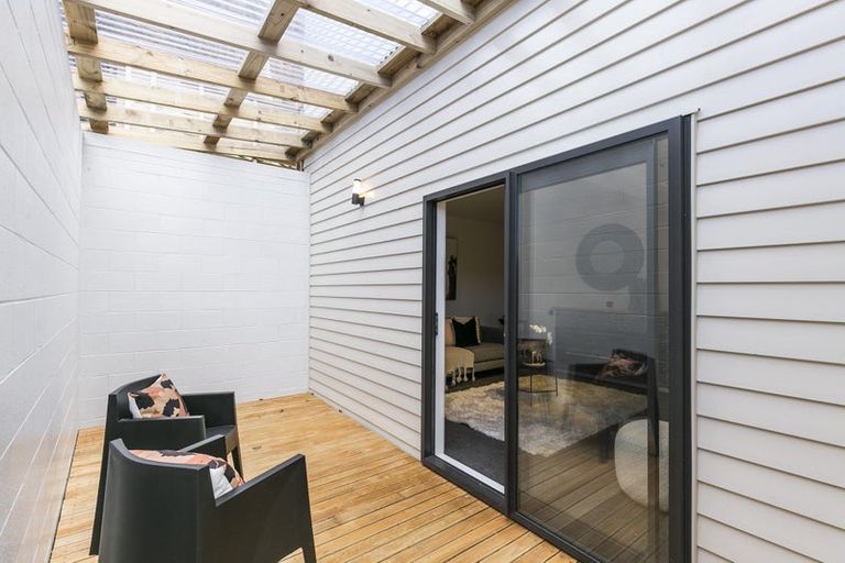 Photo of property in 29a Thurleigh Grove, Karori, Wellington, 6012