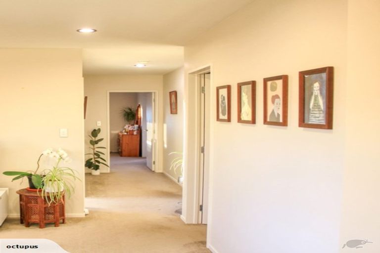 Photo of property in 4 Kirikiri Drive, Papakura, 2110