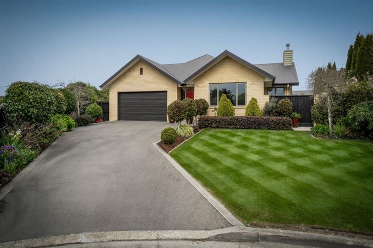 Photo of property in 96 Willowview Drive, Redwood, Christchurch, 8051