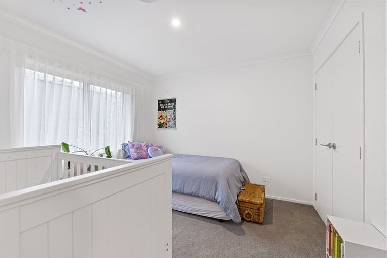 Photo of property in 8 Oakmont Crescent, Waiwhakaiho, New Plymouth, 4312