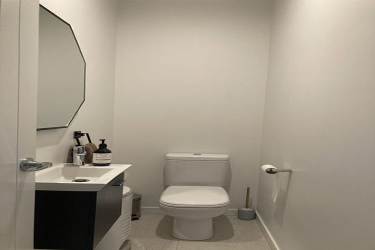 Photo of property in 216d Sutherland Road, Lyall Bay, Wellington, 6022