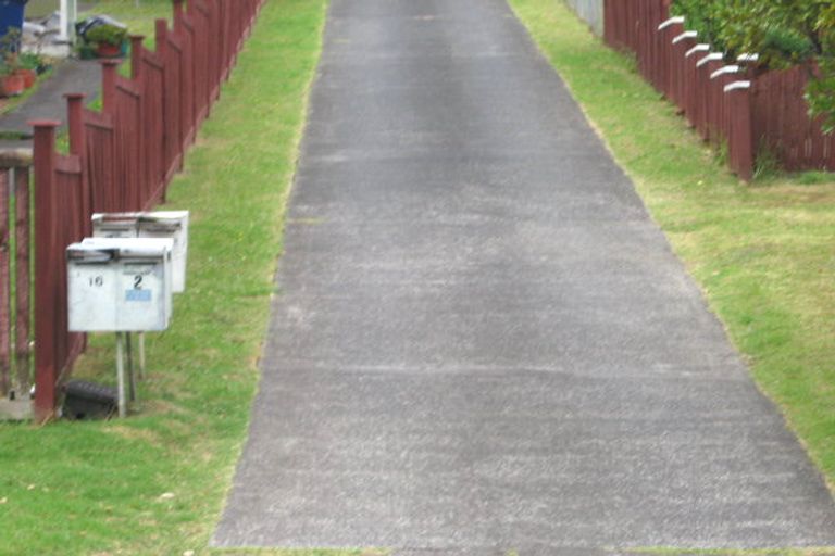 Photo of property in 2/16a Tamahere Drive, Glenfield, Auckland, 0629