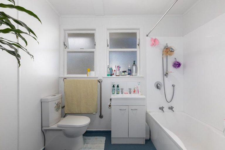 Photo of property in 126 Corinna Street, Waitangirua, Porirua, 5024