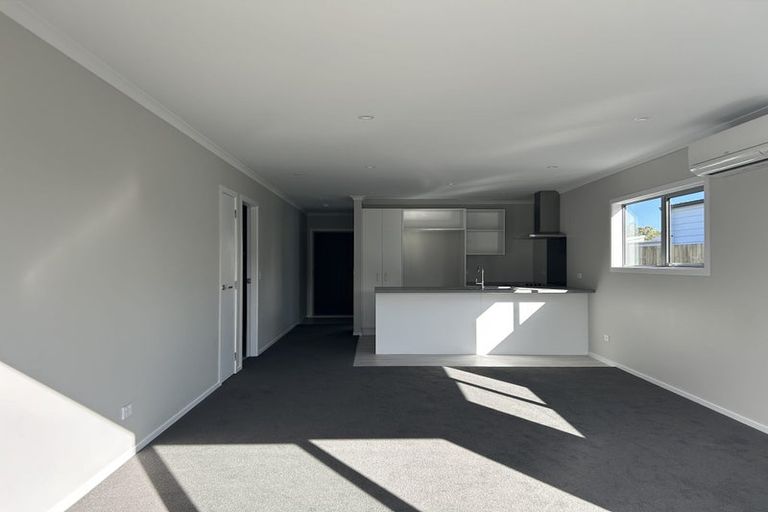 Photo of property in 18 Koru Loop, Paraparaumu, 5032
