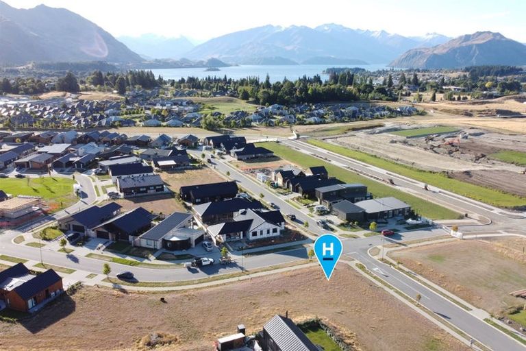 Photo of property in 28 Doug Ledgerwood Drive, Wanaka, 9305