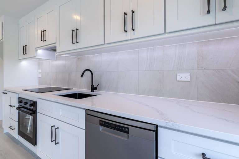 Photo of property in 31 Lanigan Street, Birkdale, Auckland, 0626