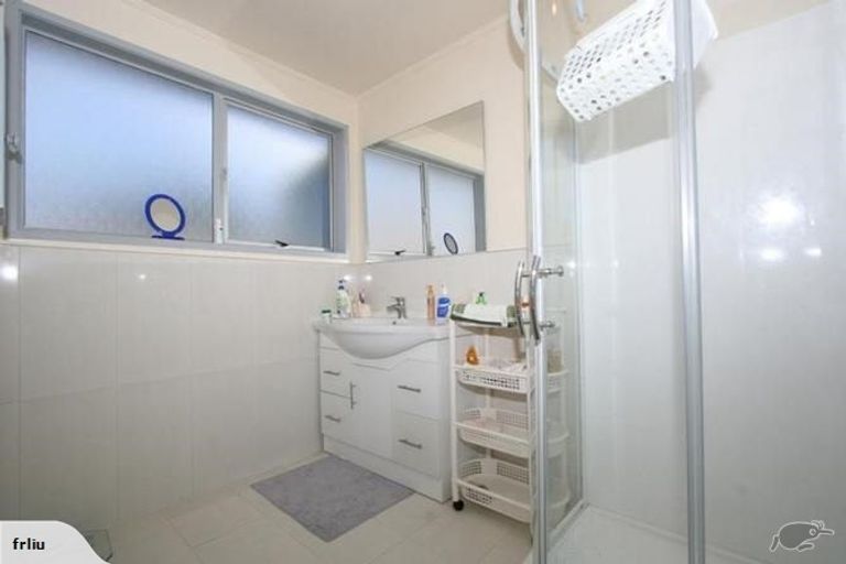 Photo of property in 27 Lisa Rise, Half Moon Bay, Auckland, 2012