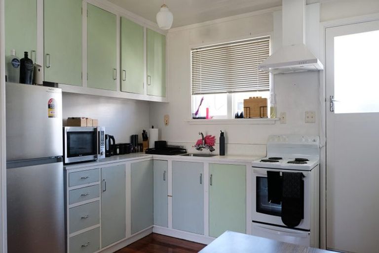 Photo of property in 2/94 Charles Street, Waltham, Christchurch, 8011