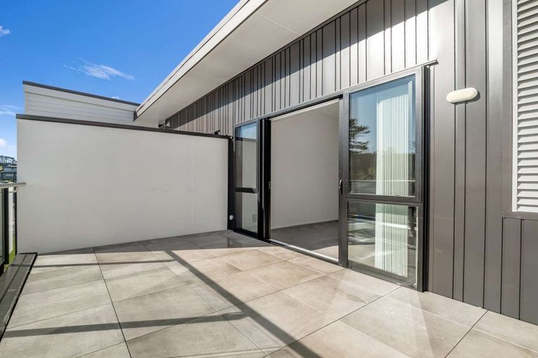Photo of property in 17/11 Carlos Drive, Flat Bush, Auckland, 2016