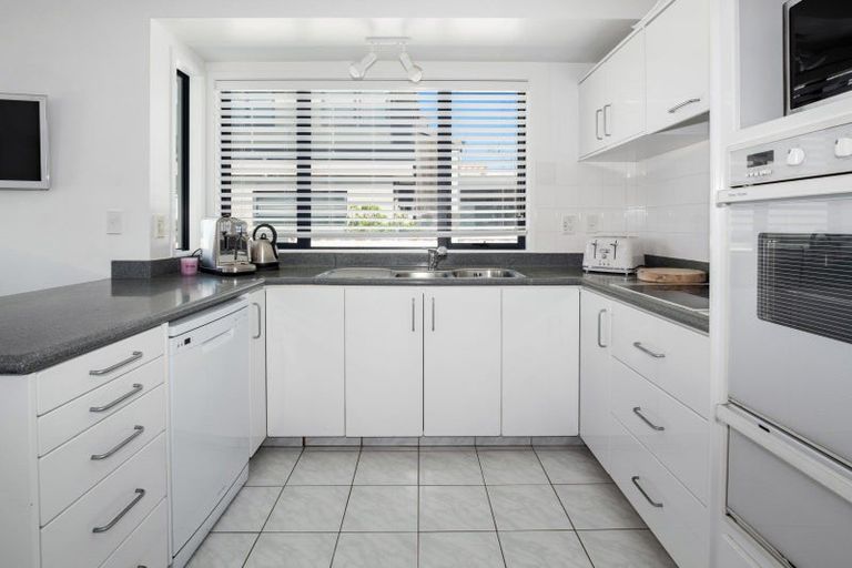 Photo of property in 156 Marine Parade, Mount Maunganui, 3116