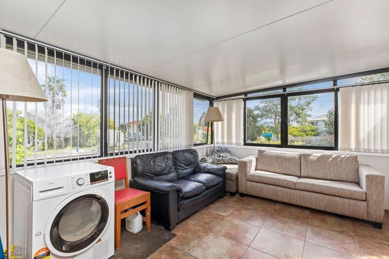 Photo of property in 48 Beach Road, Te Atatu Peninsula, Auckland, 0610