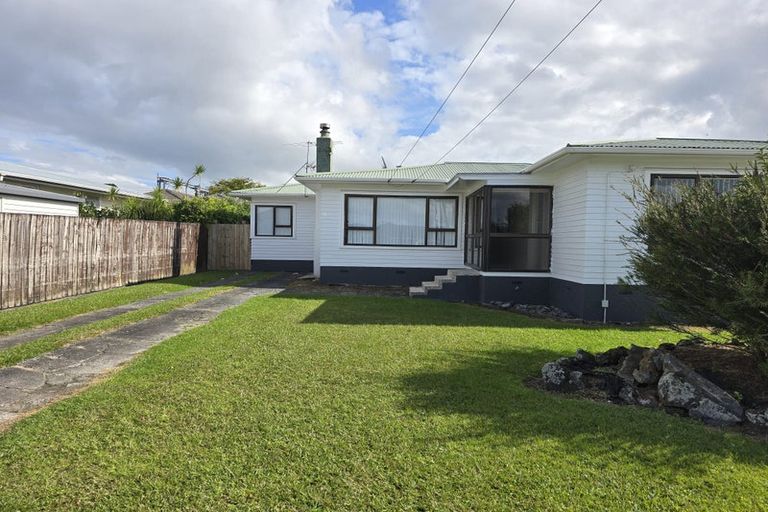 Photo of property in 52 Cambridge Terrace, Papatoetoe, Auckland, 2025