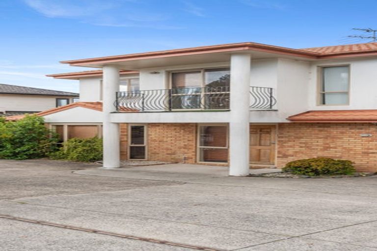 Photo of property in 42 Peninsula Road, Mangere, Auckland, 2022