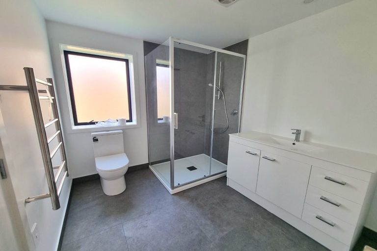 Photo of property in 12 Sunward Rise, Glenfield, Auckland, 0629