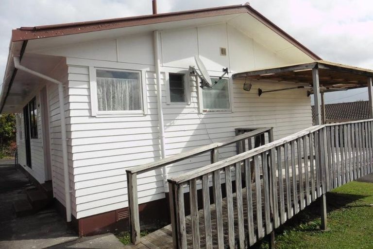 Photo of property in 1/37 Kirrie Avenue, Te Atatu South, Auckland, 0610