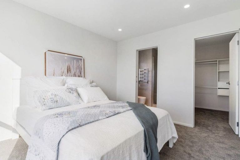 Photo of property in 252 Don Buck Road, Massey, Auckland, 0614