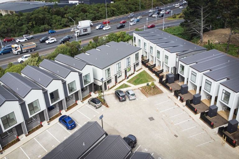 Photo of property in 2 Mikoikoi Crescent, Mangere Bridge, Auckland, 2022