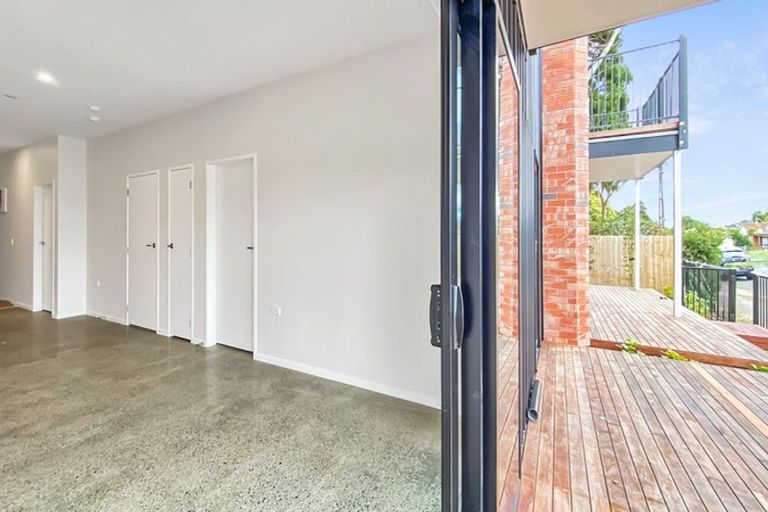 Photo of property in 5 Whakarato Way, Takanini, 2112