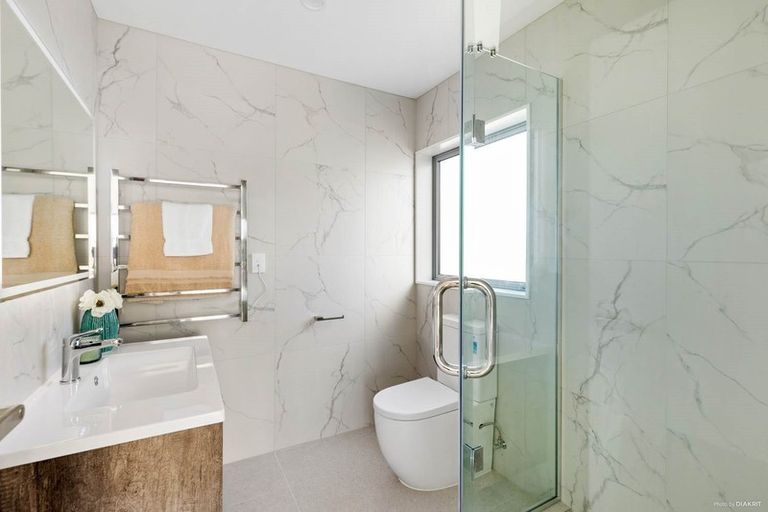 Photo of property in 8a Karamu Street, Te Atatu Peninsula, Auckland, 0610