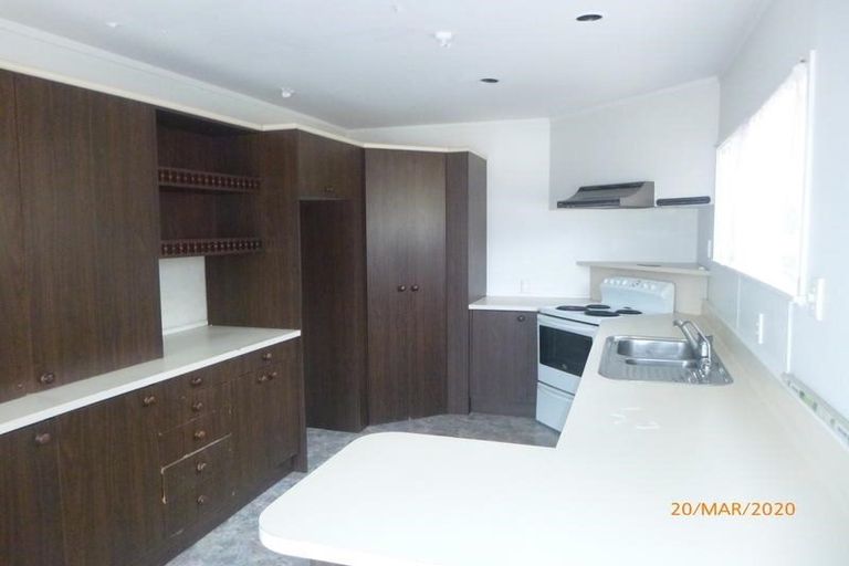 Photo of property in 16 Crompton Road, Massey, Auckland, 0614