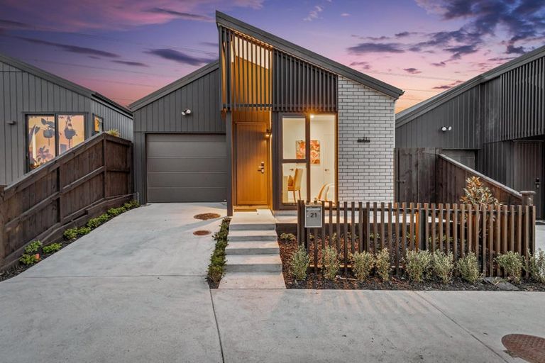 Photo of property in 21 Paretao Street, Massey, 0614